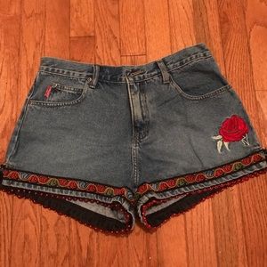 Amazingly cute Sexy Jean shorts w/ Rose Appliqué